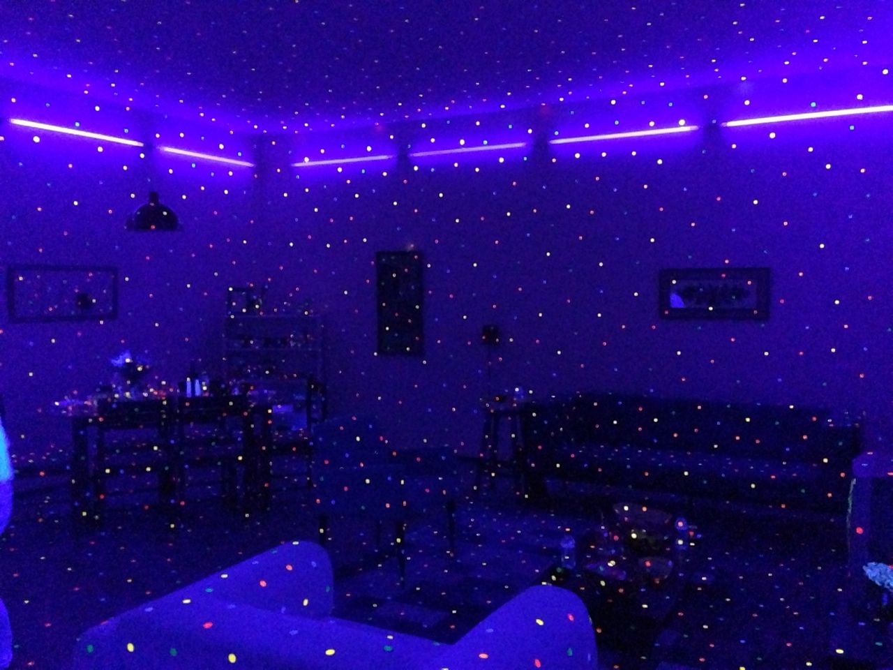 Featured image of post Blue Neon Aesthetic Room